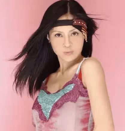 16歲出道曾被稱鄧麗君接班人,今鄉下撈金,顏值崩塌,52歲未婚無子,高勝美經歷了什麼