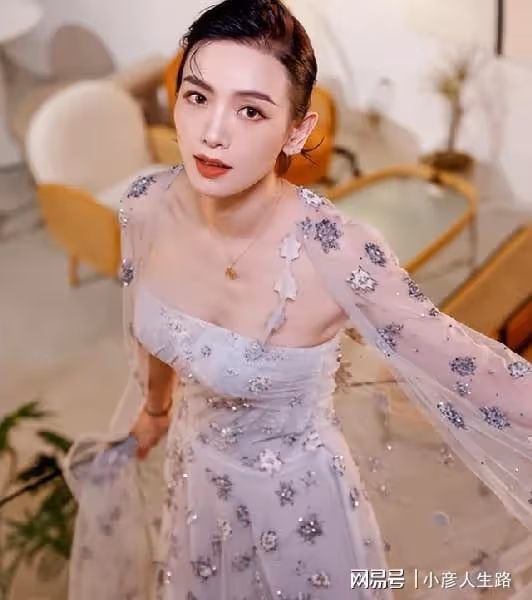好事將近?被未來公公誇讚後,李曉峰曬婚紗照,劉愷威疑放棄女兒