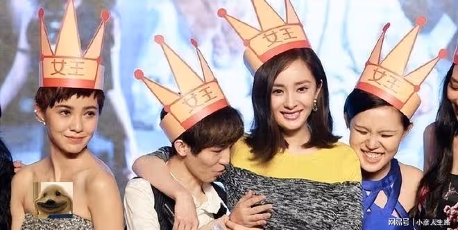 楊冪郭敬明勾肩摟腰不避諱,雙腿太長腰部達男方腋窩,濃縮是精品
