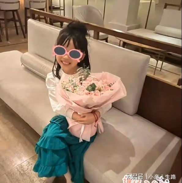 伊能靜落淚疑婚變，與秦昊分居兩地半年不互動，男方說出軌就自殺