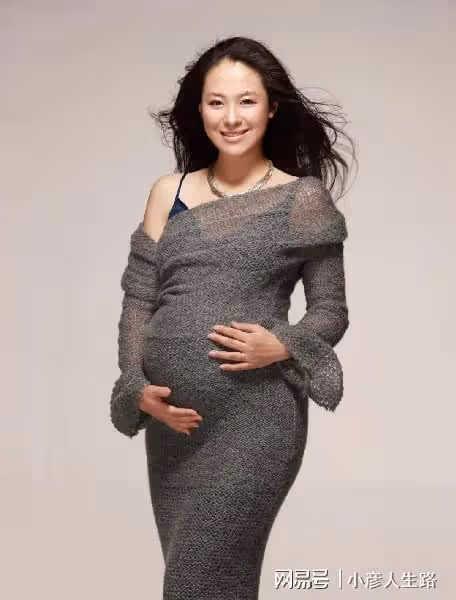 演員沈傲君:嫁圈外丈夫生一子,46歲被丈夫寵成寶