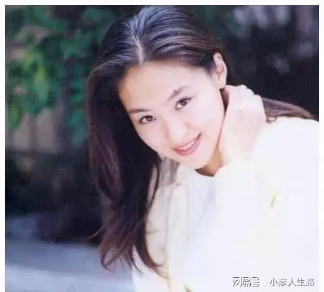 演員沈傲君:嫁圈外丈夫生一子,46歲被丈夫寵成寶