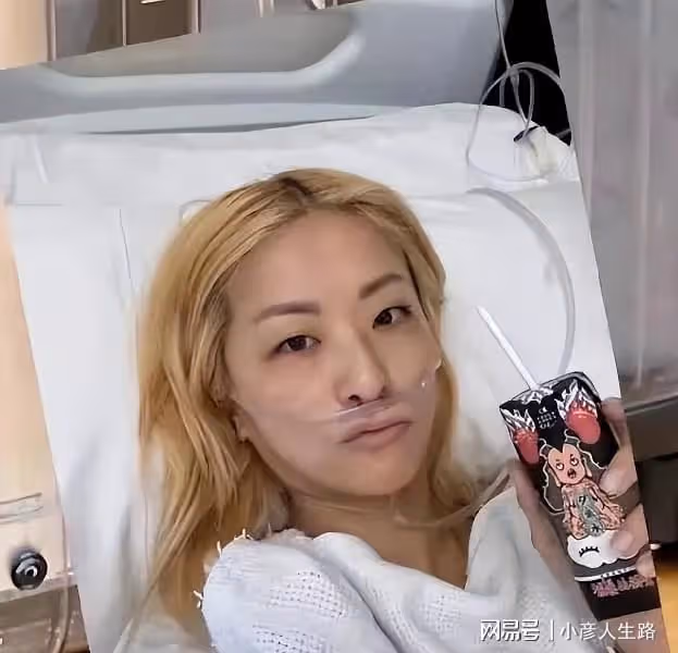 陳奕迅妻子插氧氣管,臉色蠟黃顯憔悴,為何不般配的愛情也很甜蜜