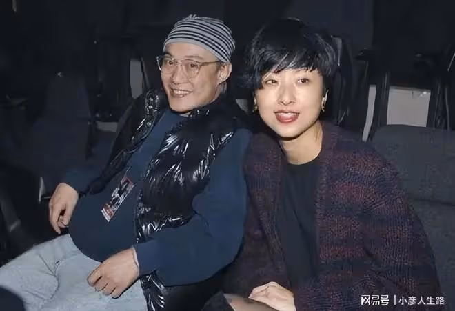 陳奕迅妻子插氧氣管,臉色蠟黃顯憔悴,為何不般配的愛情也很甜蜜