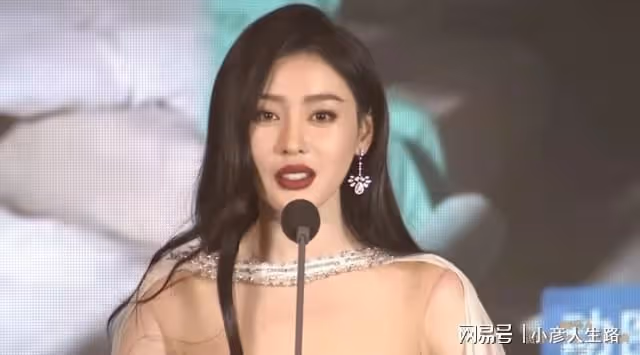 微博慶典頒獎:肖戰成為年度表現力演員,趙露思拿下年度優秀演員