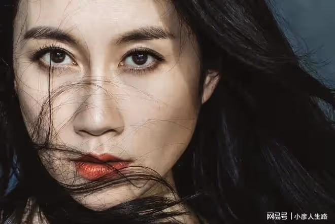 演員溫崢嶸:嫁初戀生一子,44歲風采依舊