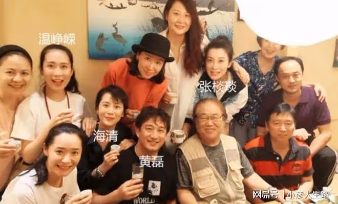演員溫崢嶸:嫁初戀生一子,44歲風采依舊