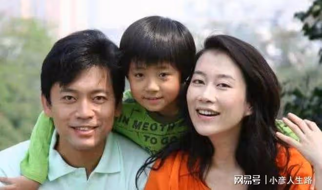 演員溫崢嶸:嫁初戀生一子,44歲風采依舊