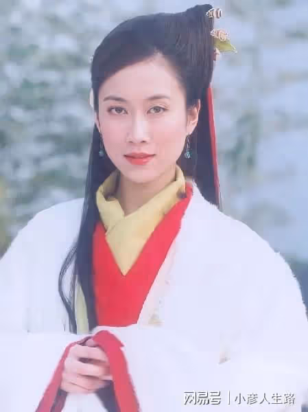 演員溫崢嶸:嫁初戀生一子,44歲風采依舊