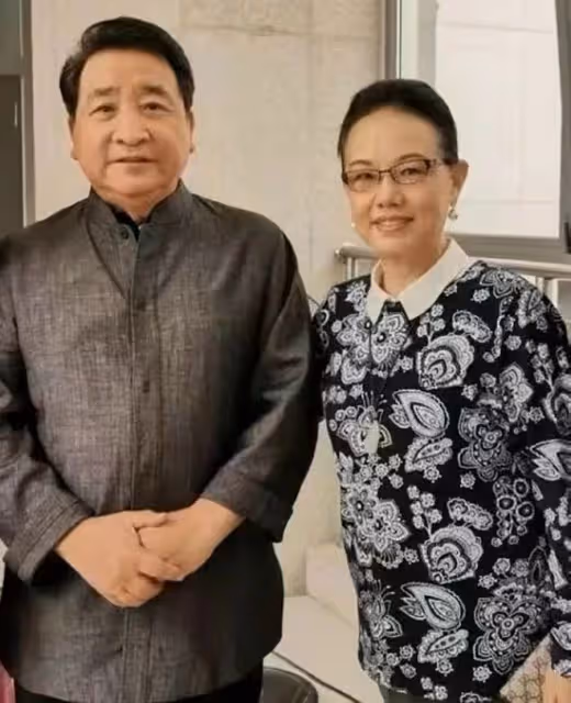 姜昆入駐短視頻平台,皺紋深邃鬢邊白髮明顯,關評論索要禮物遭嘲