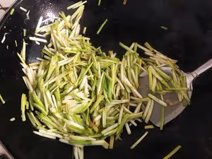 蒜黃炒雞蛋