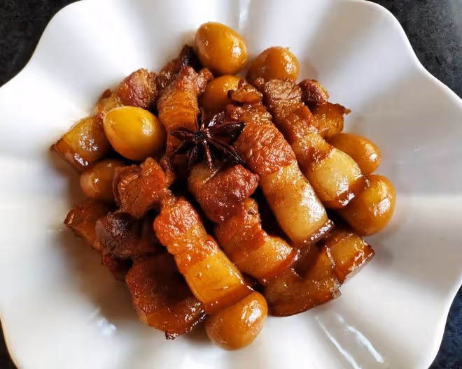 鵪鶉蛋燉五花肉
