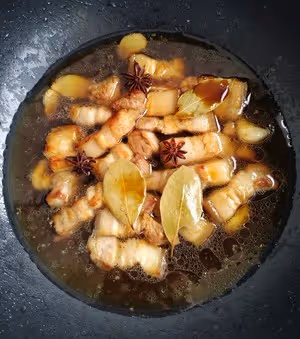 鵪鶉蛋燉五花肉