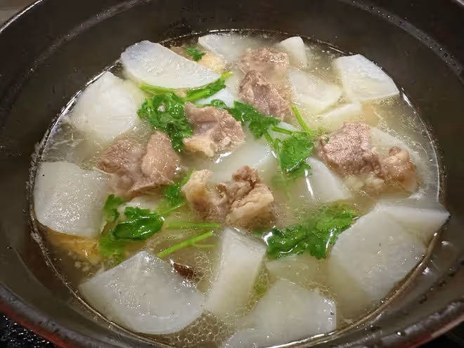冬日限定——清燉蘿蔔牛腩（照例附蘸料）