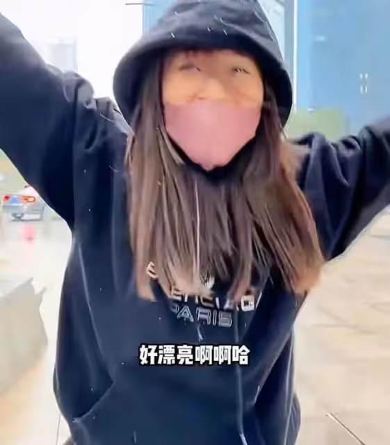 眾港星杭州遇初雪激動不已！性感女星雪中歡呼，行為誇張引熱議