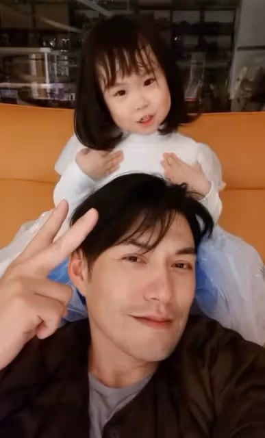 嚴屹寬女兒長相曝光，四年時間也沒能逆襲，越長越像潘長江小瀋陽