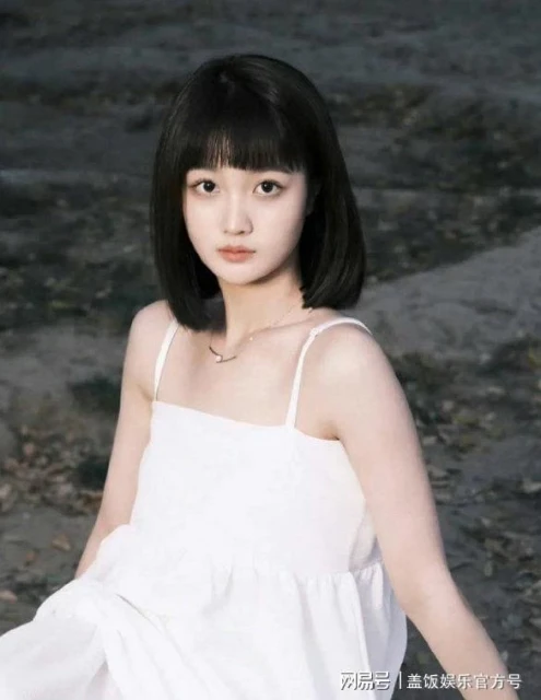 邵晴回應插足張嘉倪婚姻,被批開法拉利背萬元包賣弄,評論區淪陷