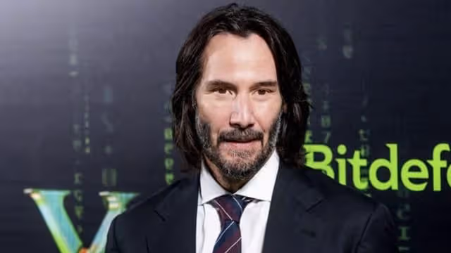Keanu Reeves為新片跪地磕頭　視頻吸逾340萬點閱