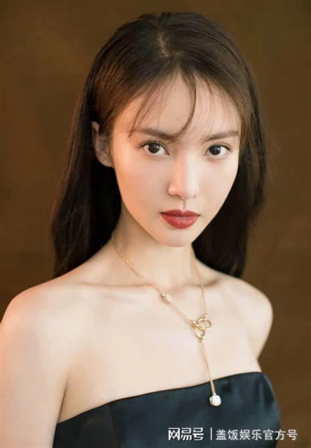 金晨回應扮卡達王子造型,暗諷網友嫉妒眼紅,遭怒批無知沒情商