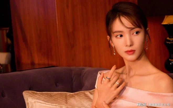 金晨回應扮卡達王子造型,暗諷網友嫉妒眼紅,遭怒批無知沒情商