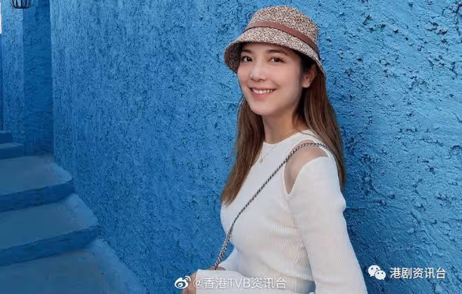 TVB視帝甜蜜摸老婆肚似有暗示！老婆五字回覆網民疑似再懷孕
