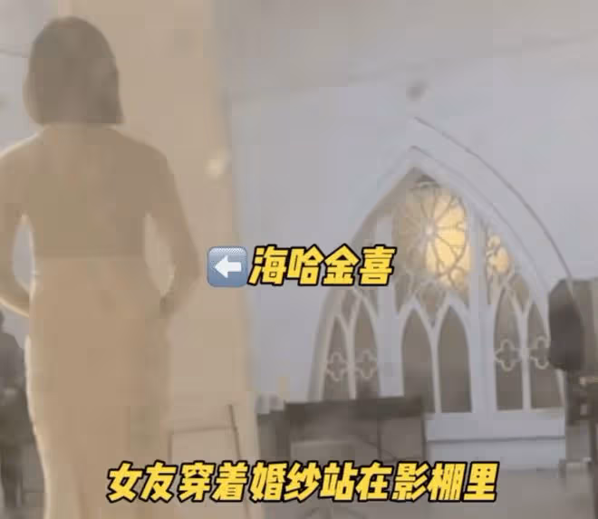 李亞鵬海哈金喜首次帶女兒逛超市，一家三口在貨架前擺拍好溫馨
