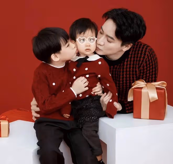 劉璇一家四口首次合體登封，教授老公溫文爾雅，2歲女兒輕鬆劈叉