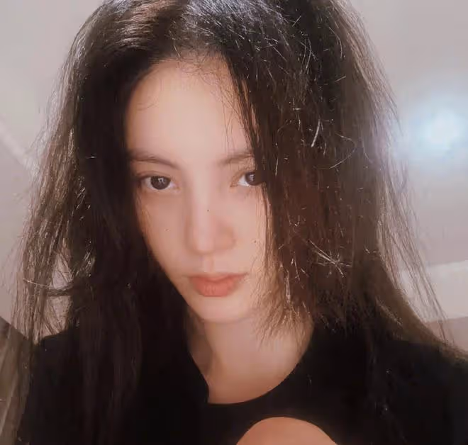 金晨模仿卡達小王子引爭議，被批玩梗無底線，不得不刪博撤熱搜