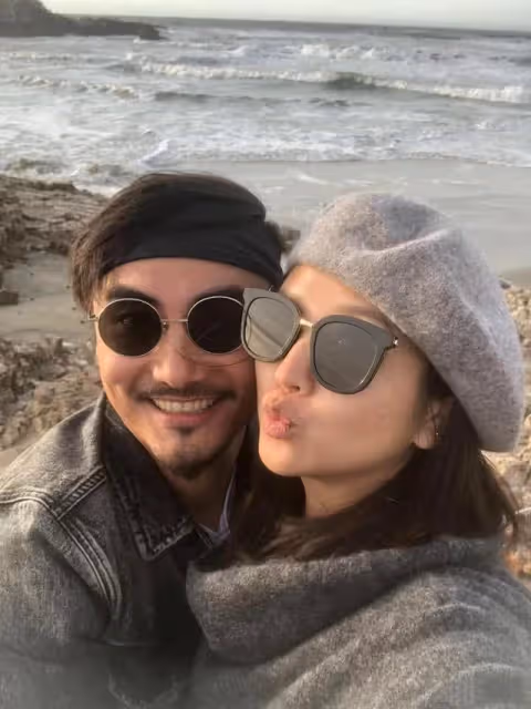 何潔罕見曬全家福，刁磊與繼子繼女親密合影，三個兒女長相隨媽媽