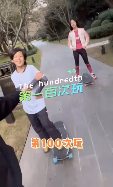吳尊曬女兒第一次玩滑板讚不絕口，劉畊宏兒子與Jasper同框競技