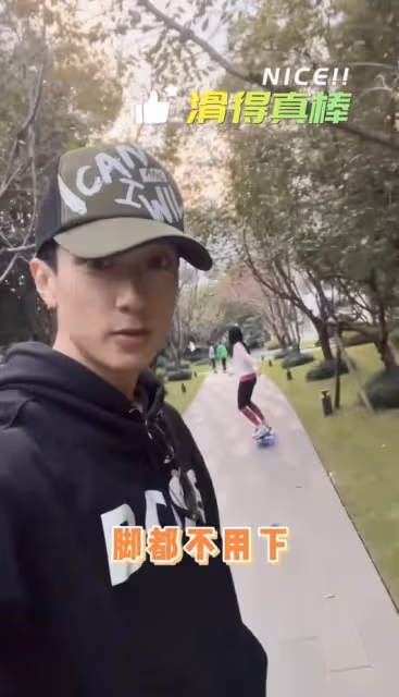 吳尊曬女兒第一次玩滑板讚不絕口，劉畊宏兒子與Jasper同框競技
