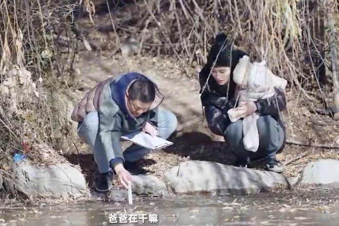 李亞鵬帶妻女感受大雪節氣，被贊有煙火氣，二胎正面出鏡白皙可人