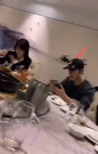 小S老公許雅鈞疑似現身酒吧，被美女搭著手臂，爆料者吐槽太會玩