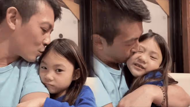 陳冠希到迪士尼度假，妻子女兒牽手坐旋轉木馬，Alaia長相隨媽媽