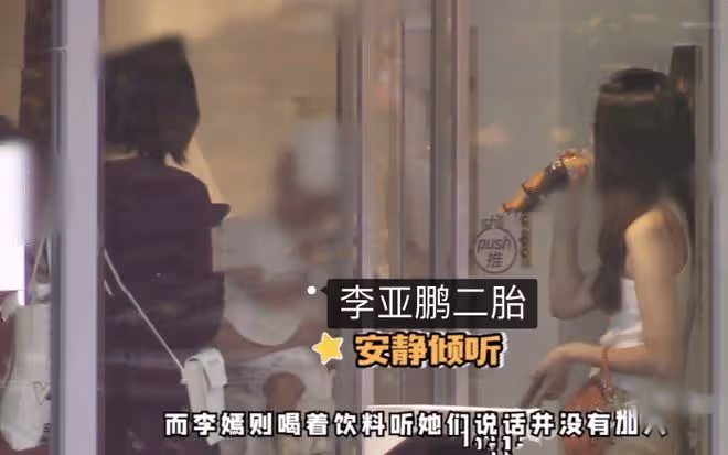 李亞鵬小女兒正面照曝光，軟萌可愛像爸爸，妻子被贊比王菲好看