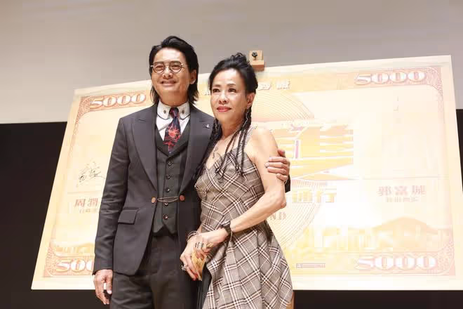 67歲周潤發參加越野跑，不到一小時跑完10公里，身材健碩老當益壯