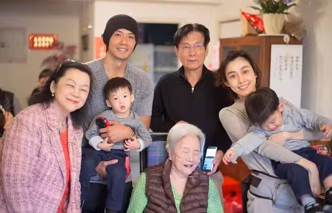 范瑋琪父親失足跌倒不治身亡，享壽75歲，上月100歲奶奶剛剛離世