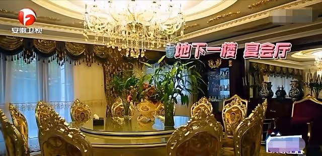 曹雲金前妻唐菀曬母女穿親子裝，女兒靈動可愛，和爸爸如複製粘貼