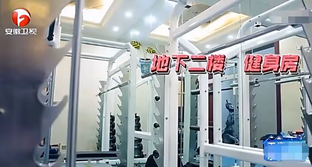 曹雲金前妻唐菀曬母女穿親子裝，女兒靈動可愛，和爸爸如複製粘貼