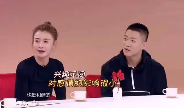 曹雲金前妻唐菀曬母女穿親子裝，女兒靈動可愛，和爸爸如複製粘貼