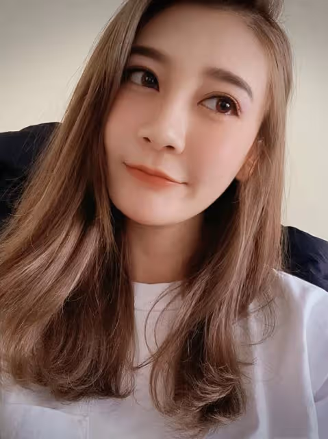 曹雲金前妻唐菀曬母女穿親子裝，女兒靈動可愛，和爸爸如複製粘貼