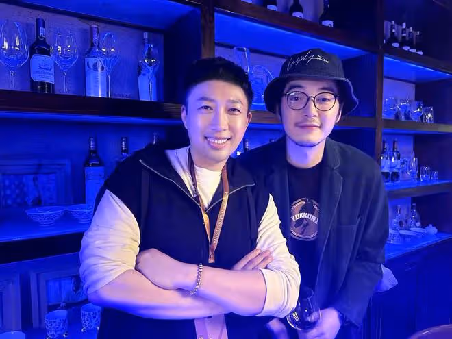 於正曬與金世佳合照，否認二人不和傳聞，透露其已轉業做老師
