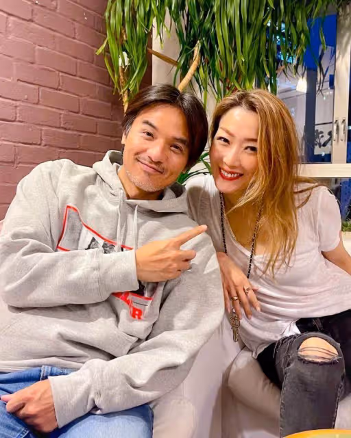 鄭秀文曬與影后張艾嘉聚會照，舒淇馮德倫恩愛現身，二人互動好甜