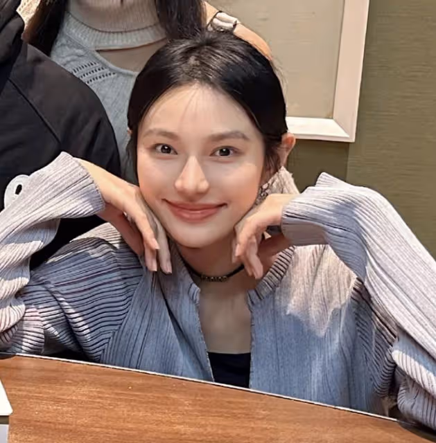 何猷君表哥王厚傑曬慶生照，攜女友出鏡，女方五官大氣像奚夢瑤