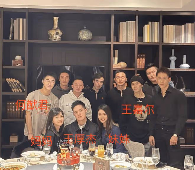 何猷君表哥王厚傑曬慶生照，攜女友出鏡，女方五官大氣像奚夢瑤