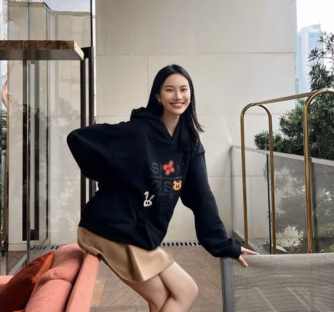 何猷君表哥王厚傑曬慶生照，攜女友出鏡，女方五官大氣像奚夢瑤