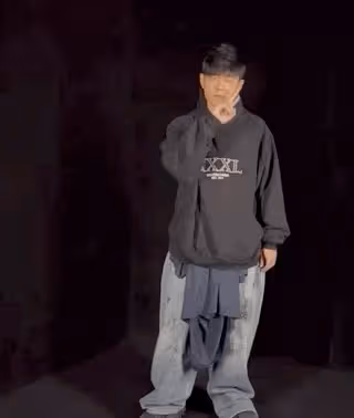 周杰倫曬21年前後對比照，容顏未改，自豪發文：哥依然范特西