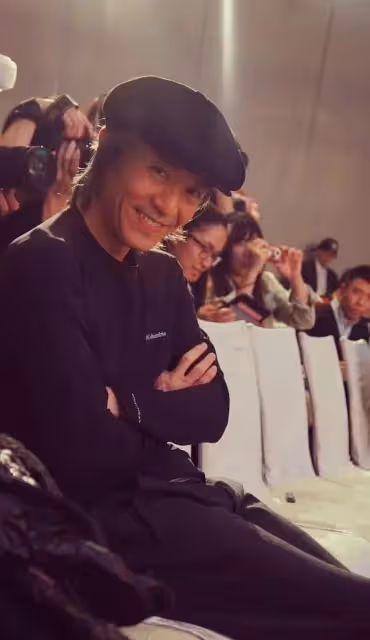 周星馳曬衝浪視頻求指教，楊穎留言傳授技巧，約定兩年後做示範