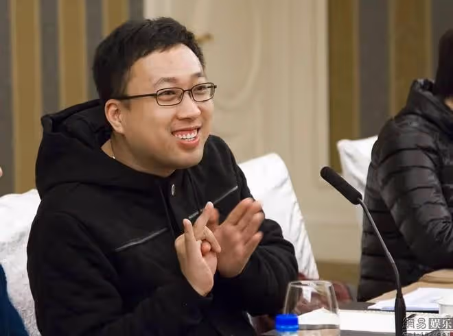 於正上熱搜後陳坤發文疑似回應，曬張婧儀美照，喊話讓她繼續努力