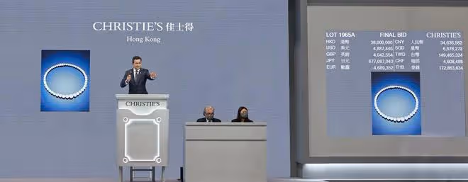 關之琳拍賣藏品賺3億多，為賣好價佩戴展示，計劃部分收益做慈善